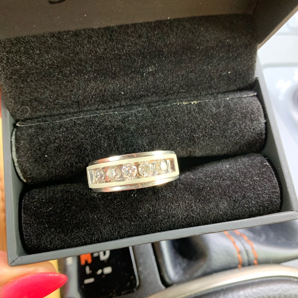 A man’s wedding band 2 1/2 carat white gold size 10